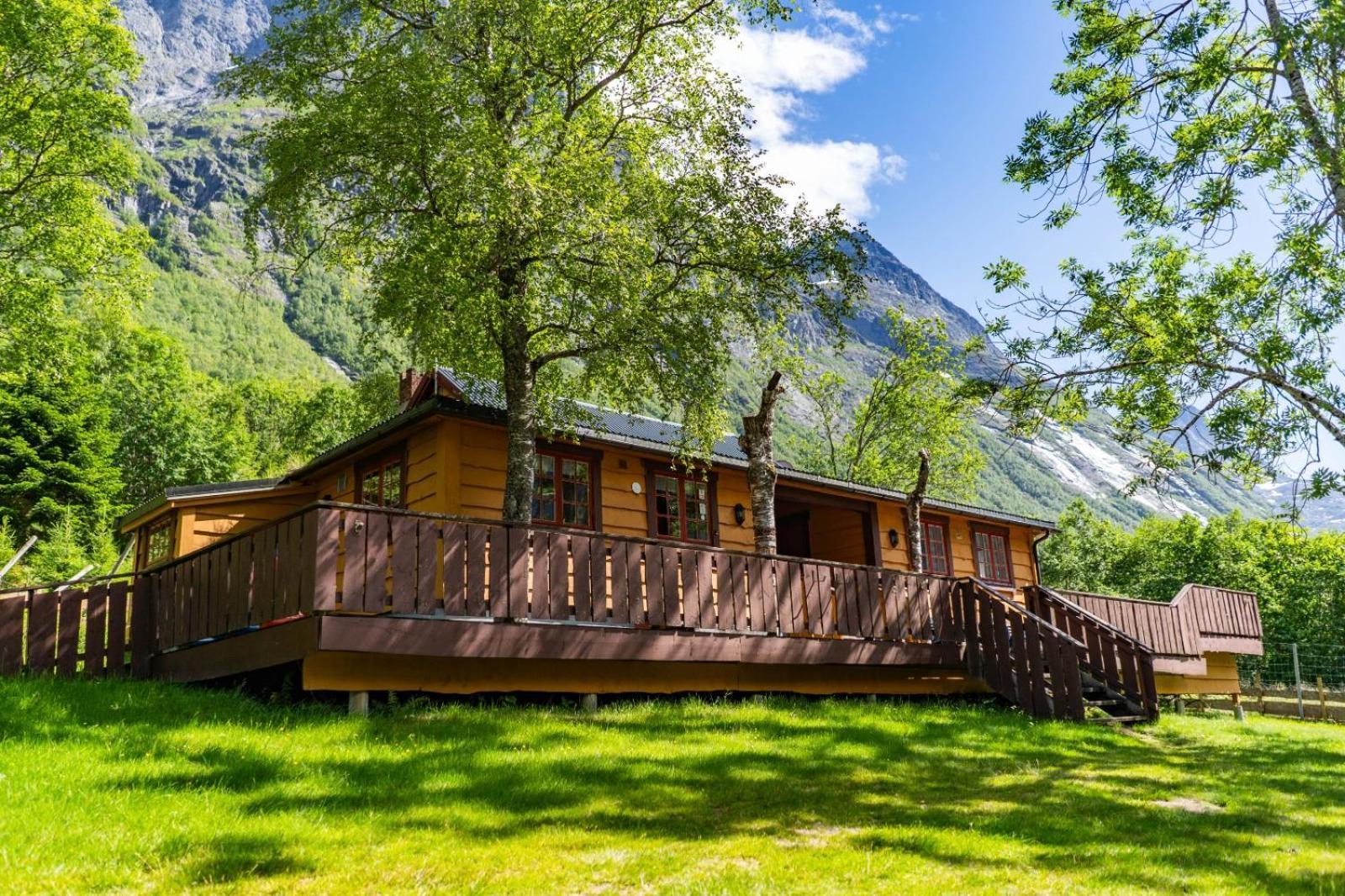 Trollstigen And Gjestegard Campsite